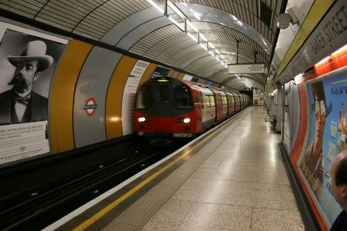 Metro, Traukinys, Metro Stotis, Po Žeme, Londonas