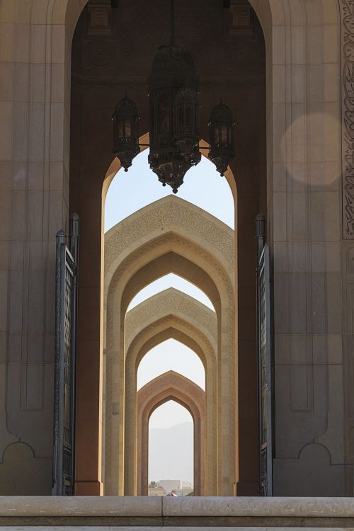 Sultono Qaboos Didžioji Mečetė, Oman, Architektūra, Religinis, Arabiškas