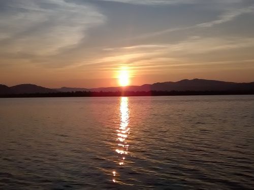 Saulėtekis, Ežeras, Aušra