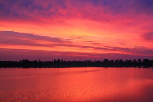 Saulėlydis, Dangus, Afterglow, Twilight, Vakarinis Dangus, Ugnis, Abendstimmung, Saulė, Ežeras, Kraštovaizdis, Medžiai, Siluetas, Elba, Prettin