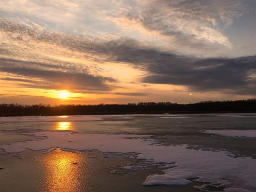 Saulėlydis, Ežeras, Sušaldyta, Dusk, Vakaras, Žiema, Šaltis, Šaltas, Sniegas, Ledas, Gamta, Kraštovaizdis, Dangus, Lauke, Oranžinė, Debesis, Šviesa, Saulės Šviesa, Vaizdingas, Balta, Kaimas, Peizažas, Aplinka, Natūralus, Spalvinga, Horizontas