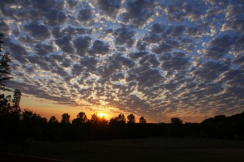 Saulėlydis, Debesys, Dangus, Saulė, Vakaruose, Mėlynas, Dangaus Debesys, Gamta, Oras, Šviesa, Saulės Šviesa, Dusk, Twilight, Vasara, Kraštovaizdis, Spalva, Vaizdingas, Oranžinė, Natūralus, Cloudscape, Violetinė, Rožinis, Tamsi, Dramatiškas, Scena, Spalvinga, Debesuota, Midwest