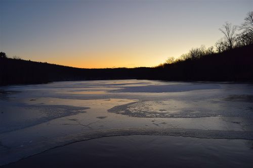 Saulėlydis, Ežeras, Sušaldyta, Ledas, Kraštovaizdis, Gamta, Dangus, Vakaras, Dusk, Mėlynas, Gamtos Kraštovaizdis, Medžiai, Vaizdingas, Šviesa, Lauke, Spalvinga, Saulės Šviesa, Twilight, Horizontas, Natūralus, Miškas