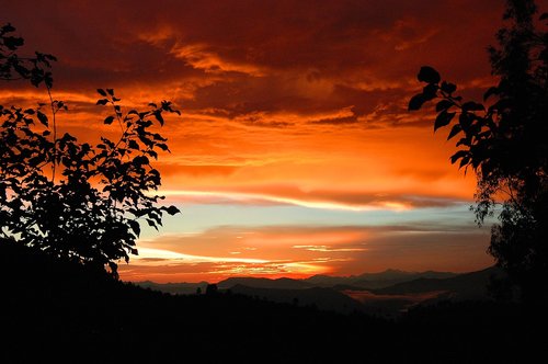 Saulėlydis,  Pauri Garhwal,  Raudona Saulėlydis