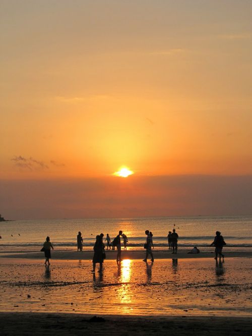 Saulėlydis, Indonezija, Papludimys