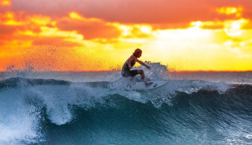 Surfer, Banga, Saulėlydis, Indijos Vandenynas, Ujung Kilmės Pakrantė, Java Sala, Indonezija