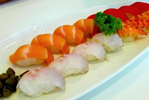 Sushi, Tunų, Lašiša, Jūros Gėrybės, Tradicinis, Japonija, Krevetės, Japanese, Delikatesas, Sveikas