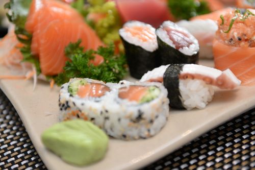 Sushi, Sashimi, Japanese, Maistas, Jūros Gėrybės, Žuvis, Lašiša, Ryžiai, Japonija, Asija, Valgyti, Vakarienė, Jūra, Krevetės