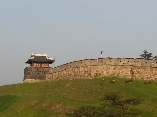 Suwon Hwaseong, Suwon, Pilis