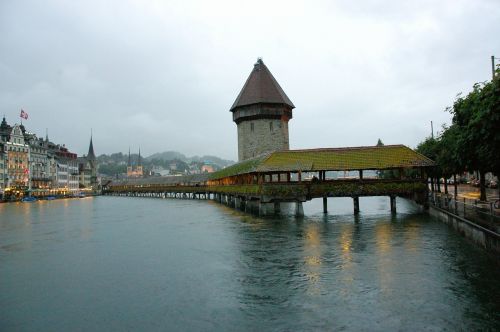 Swiss, Tiltas, Upė