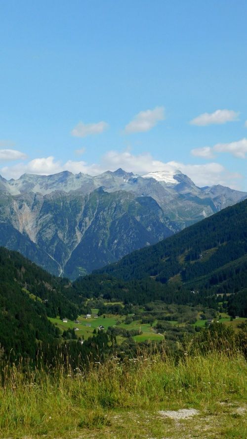 Šveicarija, Kalnai, Debesys, Sniegas, Kraštovaizdis, Gamta, Akmenys, Miškas, Kotedžai