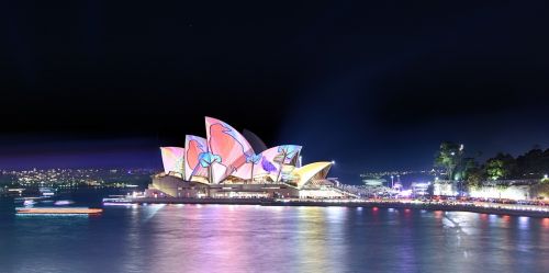 Sidnėjus, Sidnėjaus Operos Rūmai, Australia, Miestas, Orientyras, Kelionė, Vanduo, Miesto Panorama, Kraštovaizdis, Pastatas, Turistinis, Naktis, Spalvinga, Gyvas