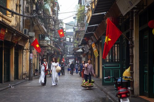 Ta Hien Gatvė,  Anksti Ryte Hanojus,  Hanoi Old Quarter,  Ao Dai,  Mergina Ao Dai