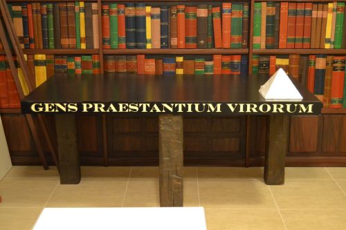 Stalas, Mediena, Piramidė, Biblioteka, Knyga Turėtų, Lotynų, Praestantium Genas Virorum