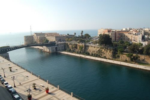 Taranto, Vandens Kelias, Aragoniečių Pilis