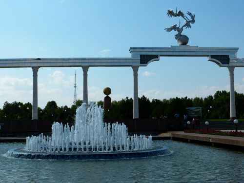 Tashkent, Nepriklausomybės Aikštė, Paminklas, Vandens Žaidimai, Fontanas, Vanduo, Gandrai, Uzbekistanas