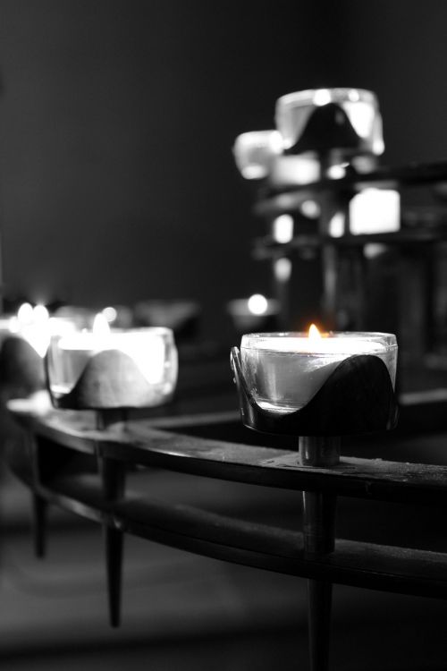 Tealight, Žvakė, Arbatos Žvakės, Vaškas, Žvakių Šviesa, Šviesa, Liepsna, Vaškinė Žvakė, Tikėjimas, Bažnyčia, Deginančios Arbatos Žiburiai, Pragaras, Atmosfera, Malda, Paminėti