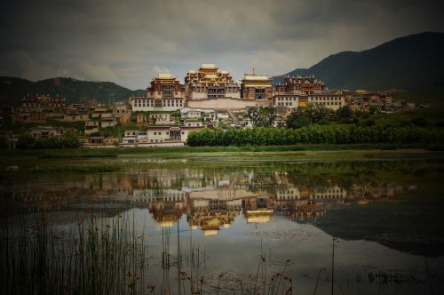 Šventykla, Yunnan Provincijoje, Tibetietis