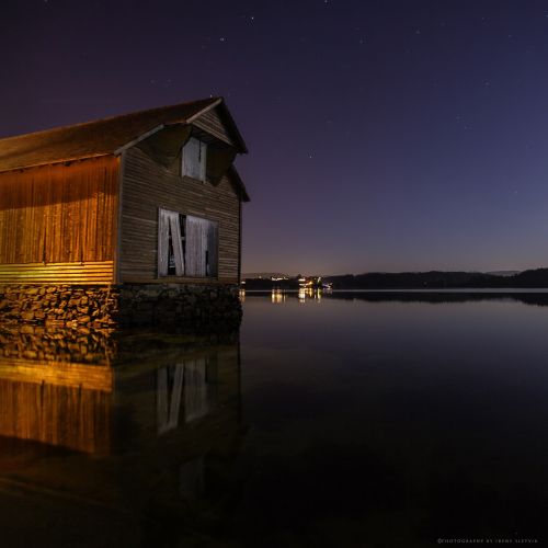 Boathouse, Naktis, Geltona