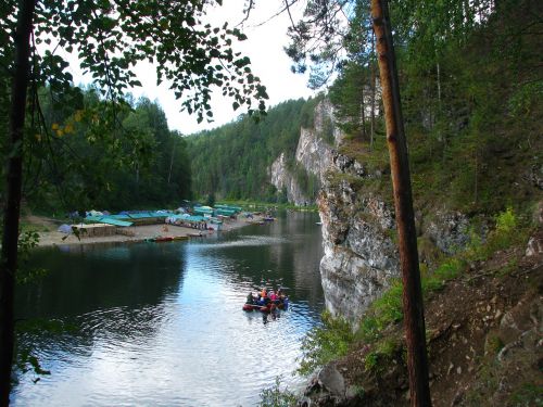 Chusovaya Upė, Perm Krai, Pavasaris, Dangus, Rusija, Tyla, Lygus Paviršius, Ramus, Turizmas, Medžiai, Gyvoji Gamta, Kelionė, Kraštovaizdis, Papludimys, Lydinys, Grožis, Gamta, Akmenys, Vasara, Akmenys, Vanduo, Kalnas, Aukštis, Stovykla, Automobilių Stovėjimo Aikštelė