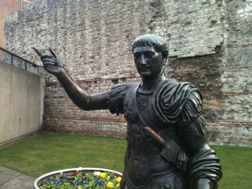 Trajan,  Londonas,  Bokštas,  Apie,  Imperatorius,  Reklama,  Romėnų,  Bronza,  Statula,  Imperatorius Trajanas