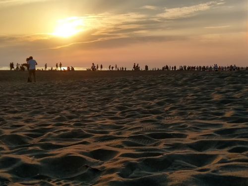 Vakaro Saulė, Smėlio Paplūdimys Minios, Laimingas Romantiškas