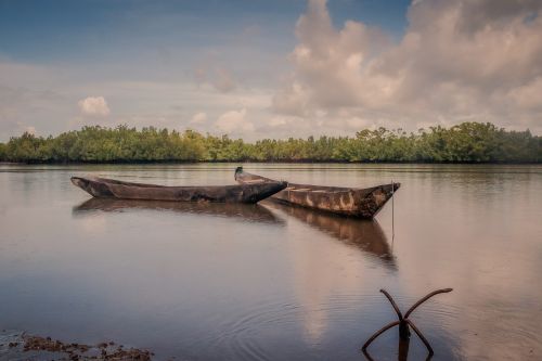 Gambia, Upė, Valtis