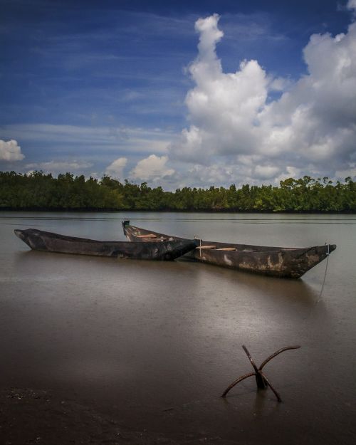 Gambia, Upė, Valtis