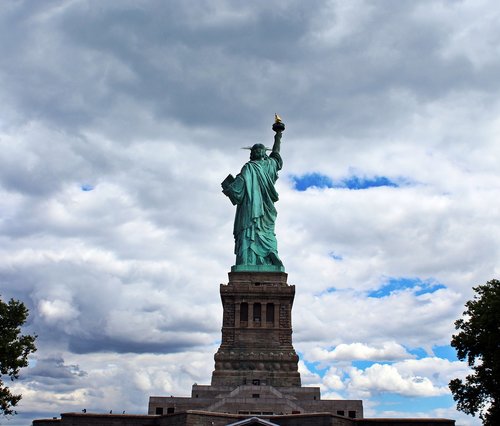 Laisvē Laisvės Statula,  Niujorkas,  Jav,  Turizmas,  Debesys,  Paminklas,  Miestas,  Žymus Objektas,  Architektūra,  Kelionė,  Statula,  Laisvė,  Liberty,  Amerika,  Ny,  Nyc,  Niujorkas,  Skulptūra,  Manhattan