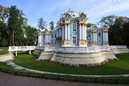 Rūmų Ansamblis Tsarskoe Selo, Grota, Pastatas
