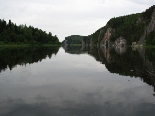 Vishera Upė, Perm Krai, Dangus, Rusija, Tyla, Lygus Paviršius, Ramus, Turizmas, Medžiai, Gyvoji Gamta, Kelionė, Kraštovaizdis, Papludimys, Lydinys, Grožis, Gamta, Vanduo, Aukštis, Akmenys, Atspindys, Atvira Erdvė, Akmenys, Miškas, Ruduo, Ežeras