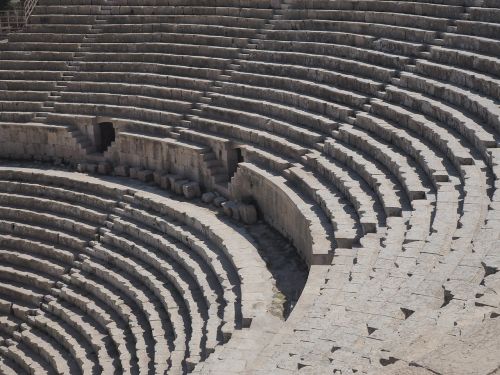 Romėnų Teatras, Klasikinis, Akėčios