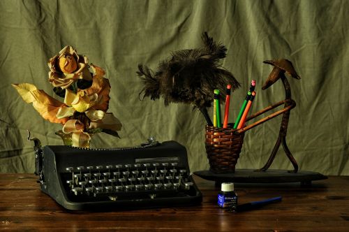 Rašyti, Mašina, Stalas, Gėlės, Raidės, Rašalas, Rašymas, Raktai, Rožė, Poezija, Antikvariniai Daiktai, Studija, Žurnalistas, Komunikacija