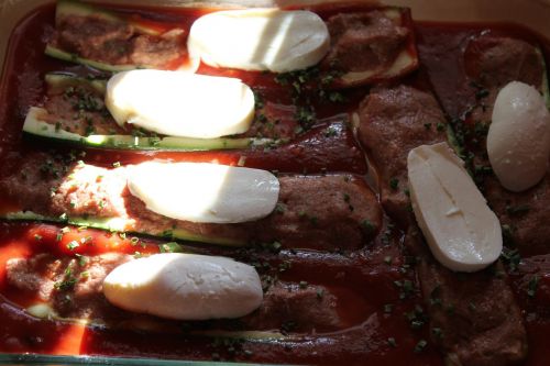 Pomidorų Padažas, Cukinija, Mozzarella, Kalmarai, Užpildytas, Malta Mėsa