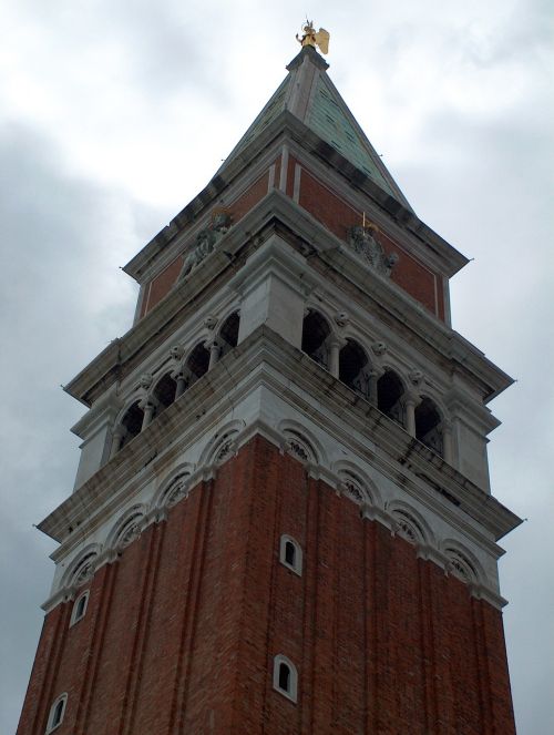 Bokštas, Venecija, Bažnyčia