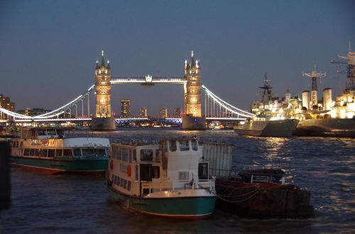 Bokšto Tiltas, Londonas Naktį, Thames Upė