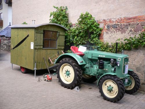 Traktorius, Vienas, Istoriniai Traktoriai