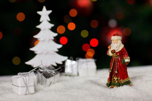 Kalėdos,  Claus,  Dovanos,  Šviesa,  Vyras,  Linksmas,  Nikolas,  Noel,  Senas,  Ornamentas,  Žmonės,  Pateikti,  Raudona,  Santa,  Sezoninis,  Sniegas,  Tradicinis,  Medis,  Žiema,  Xmas,  Tradicinis Santa Claus