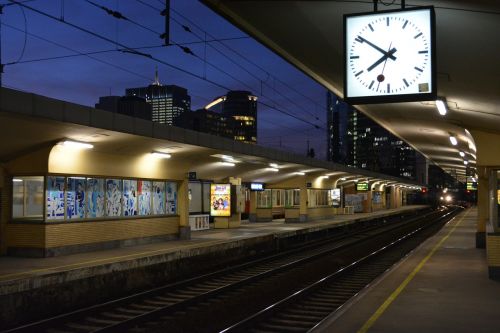 Traukinys, Stotis, Transportas, Geležinkelis, Bėgiai, Traukinio Kelias, Platforma, Rytas, Šiaurės Briuselis