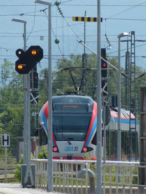 Traukinys, Traukinių Stotis, Technologija, Bundesbahn, Signalai, Maitinimas, Aukštos Įtampos, Vartai, Geležinkelių Transportas, Atvykimas