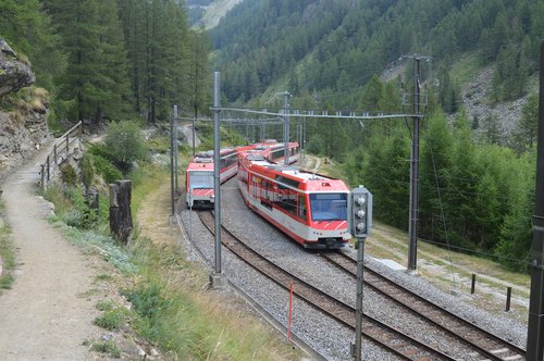 Traukinys,  Traukiniai,  Kelias Tašką,  Matterhorn Gotthard Bahn,  Daugybinė,  Zermatt,  Täsch,  Slėnis,  Šveicarija