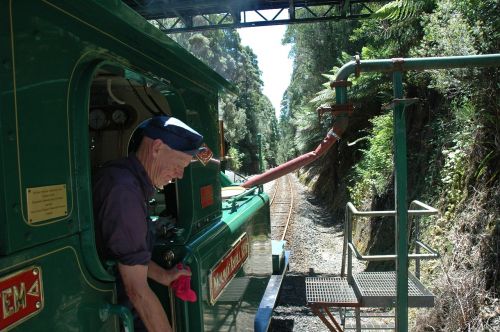 Traukinys, Garo Lokomotyvas, Vandens Sustojimas, Vakarinės Pakrantės Dykumos Geležinkelis, Tasmanija, Australia