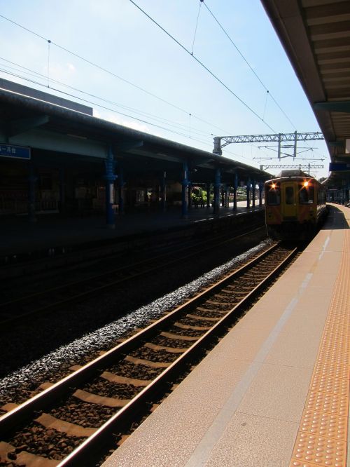 Traukinys, Geležinkelis, Platforma