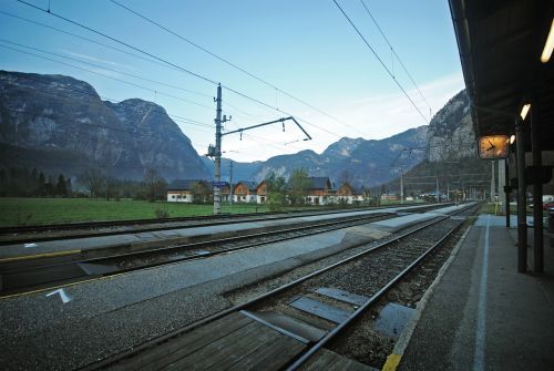 Traukinys,  Stotis,  Takelius,  Geležinkelis,  Elektra,  Gabenimas,  Geležinkelis,  Geležinkelis,  Transportas,  Kelionė,  Trasa,  Lokomotyvas,  Kelionė,  Platforma,  Šiuolaikiška,  Išvykimas,  Visuomenė,  Verslas,  Turizmas,  Keleivis,  Technologija,  Greitis,  Miestas,  Eismas,  Vežimas,  Senas,  Kelionė,  Industrija,  Žmonės,  Judėjimas,  Vagonas,  Atvykimas,  Mergaitė,  Pastatas,  Vintage,  Pramoninis,  Šviesa,  Miesto,  Kelias,  Laukiu