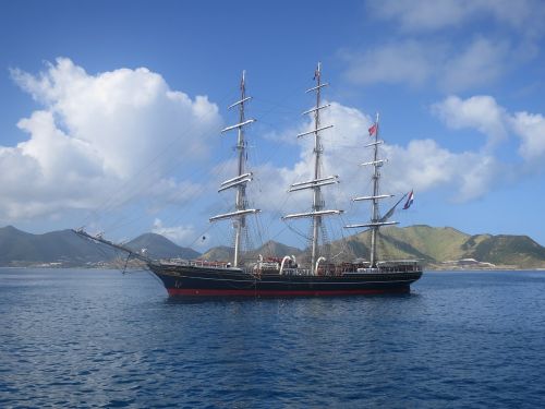 Mokymo Laivas, Laivai, Karibai