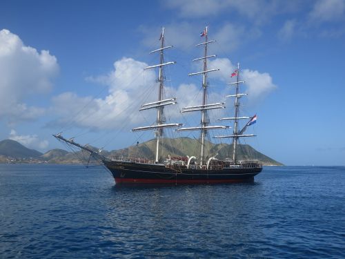 Mokymo Laivas, Laivas, Karibai