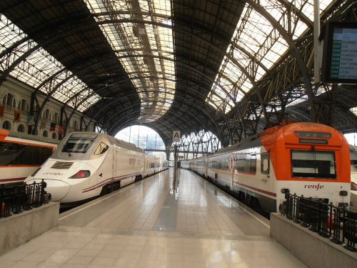 Traukiniai, Barcelona, Stotis, Gabenimas, Kelionė, Geležinkelis, Ispanija, Transportas, Geležinkelis, Traukinys