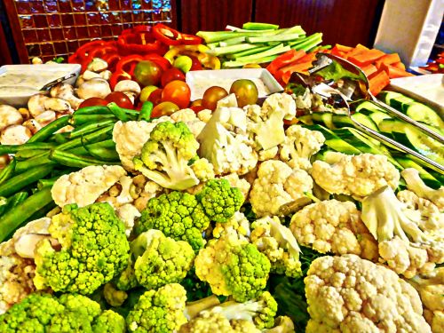 Daržovės,  Brokoliai,  Žiediniai Kopūstai,  Veganas,  Vegetariškas,  Maistas,  Mityba,  Salierai,  Žirniai,  Grybai,  Agurkai,  Padėklas Supjaustytų Daržovių