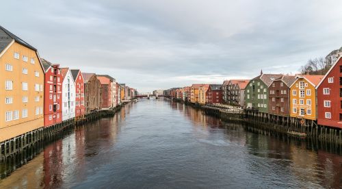 Trondheimas, Norvegija, Architektūra, Tiltas, Spalvinga, Upė, Europa, Skandinavija, Turizmas, Pastatas, Orientyras, Turistinis, Dangus