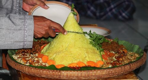 Tumpeng,  Tradicinis Maistas,  Indonezijos Maistas,  Ceremonija,  Gimtadienis,  Geltonieji Ryžiai,  Banyumas,  Indoneziečių Kalba